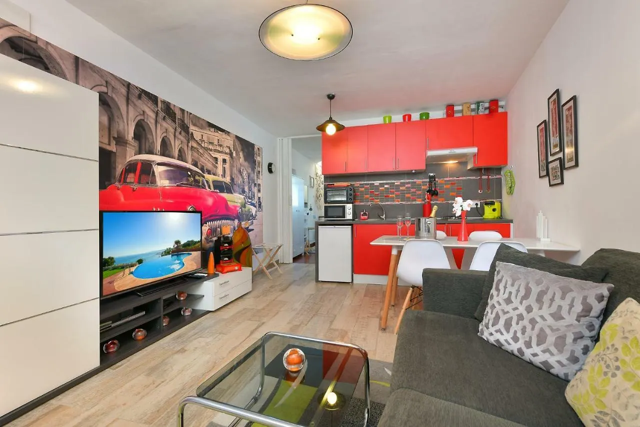 Bluebenalmadena 200Meters From The Beach With Jacuzzi And Rooftop Terrace (Adults Only) 0*,  España